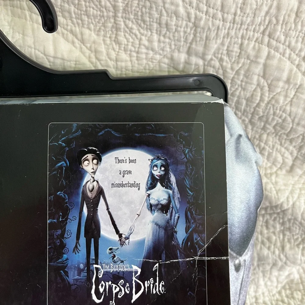 Corpse bride throw 50 x 60 new with tags great for Halloween - Picture 3 of 4
